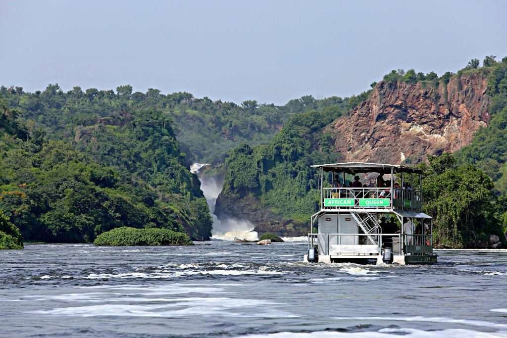 Boat cruise in Murchison falls